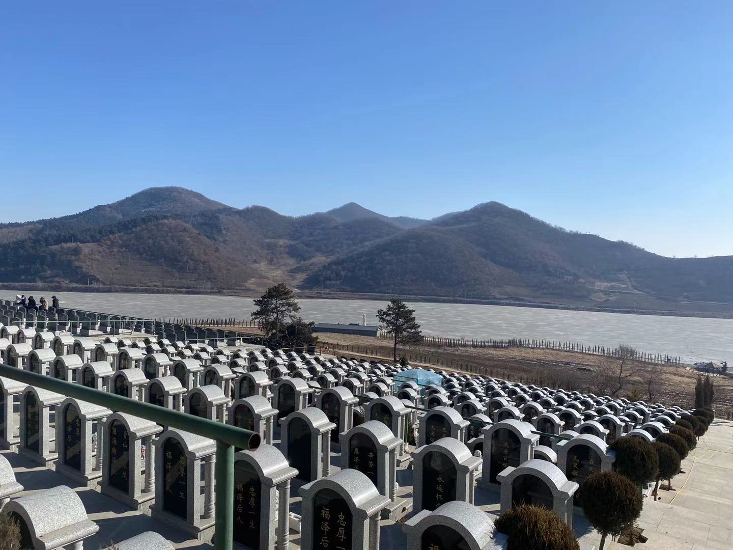 沈阳青云山公墓中元节河灯礼祭 传孝道文化获好评